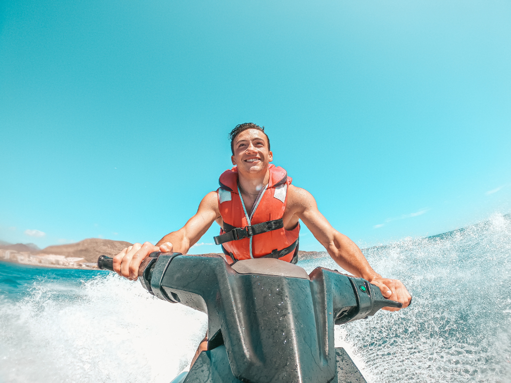 Read more about the article Ultimate Guide to Jet Ski Rental: Tips for First Timers at Lake Pleasant, Arizona