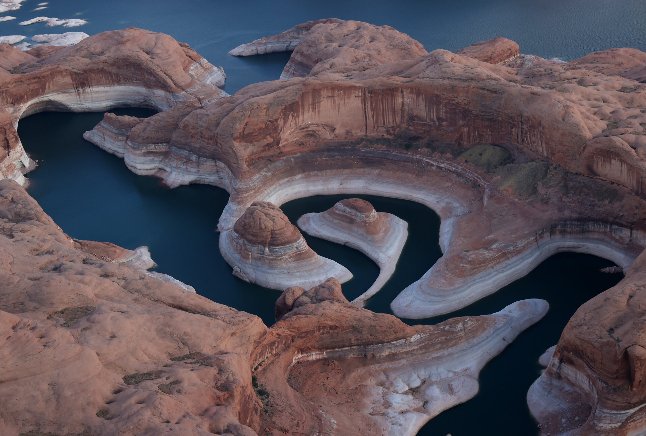 Read more about the article Top 10 Must-Visit Lakes in Arizona for Boating Enthusiasts